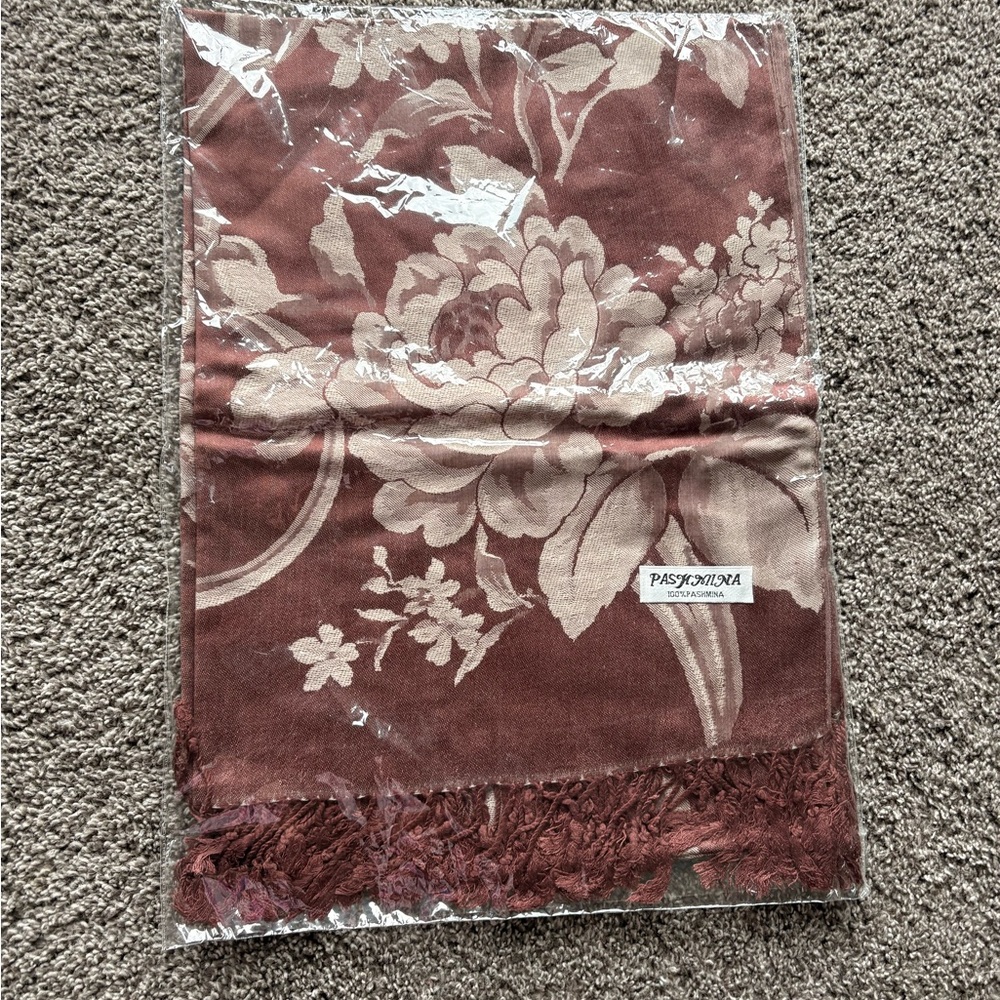 Pashmina - Picture 3 of 3